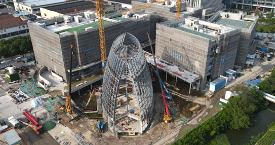 无锡太湖湾信息技术产业园项目路演中心钢结构顺利封顶